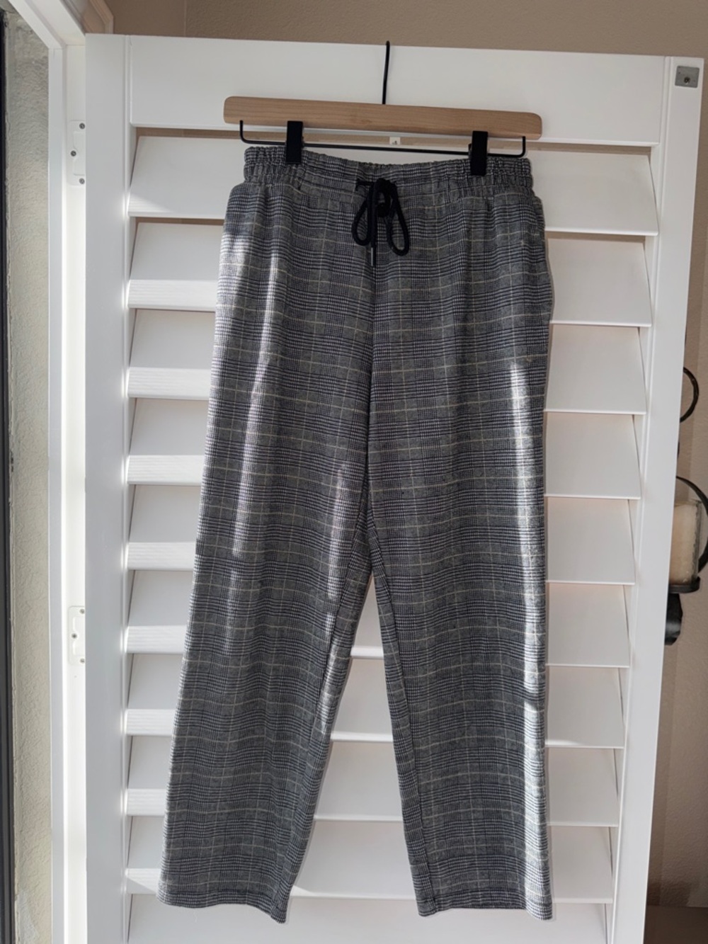 Gray Plaid Men’s Drawstring Pants